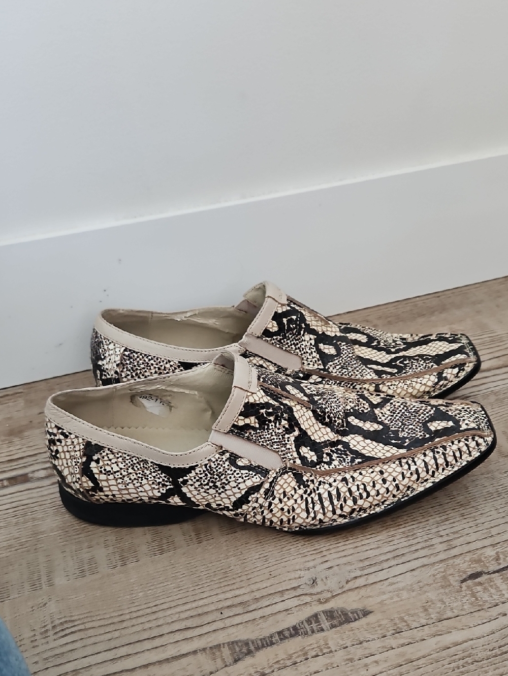 Stacy Adams Men's Snake Print Slip-On Loafers in Beige and Black